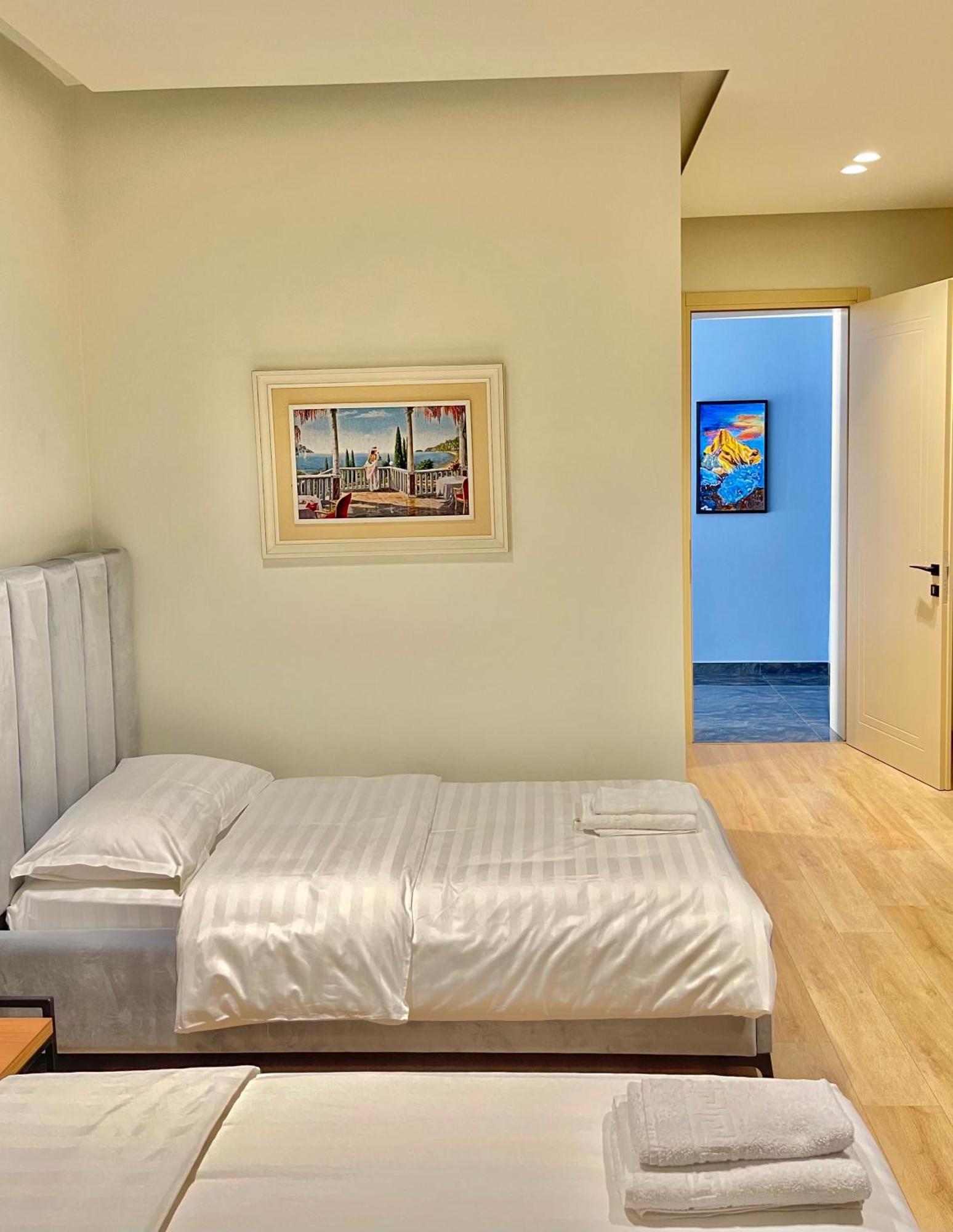 Hotel Bujtina Apsus Berat Esterno foto